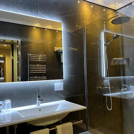 호텔 Hotel Comillas 4*