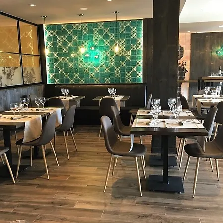 호텔 Hotel Comillas 코밀라스