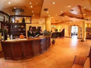 科米利亚斯酒店